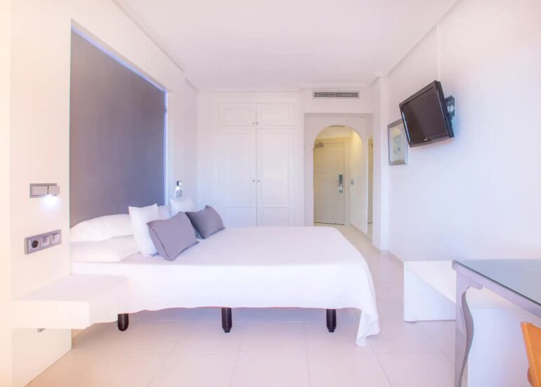 Double Bed, Deluxe Accessible Room
